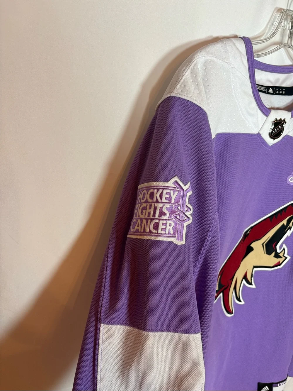Adidas Phoenix Coyotes Hockey Fights Cancer Hockey Jersey Size 46